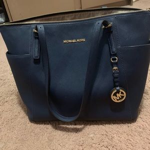 Michael Kors Jet Set Tote in Navy